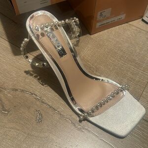 Brand new Be Mine pearl heels never worn size 5